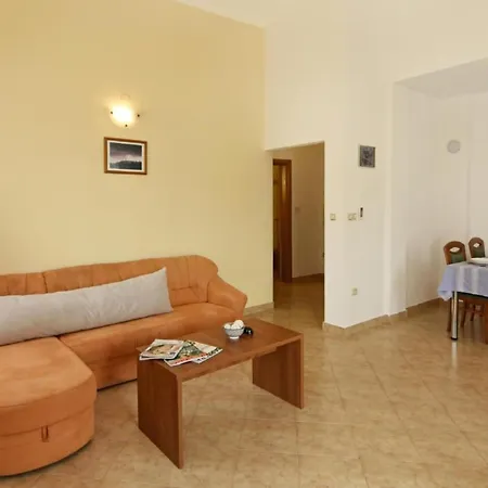 Noemi1 By Interhome *