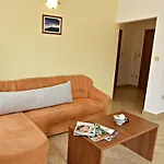 Noemi1 By Interhome Διαμέρισμα Πόρετς