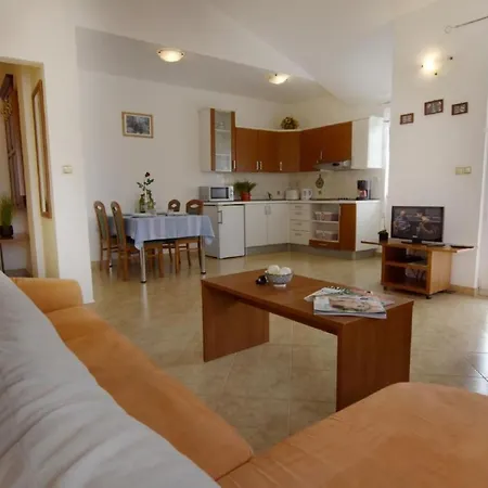 Noemi1 By Interhome *