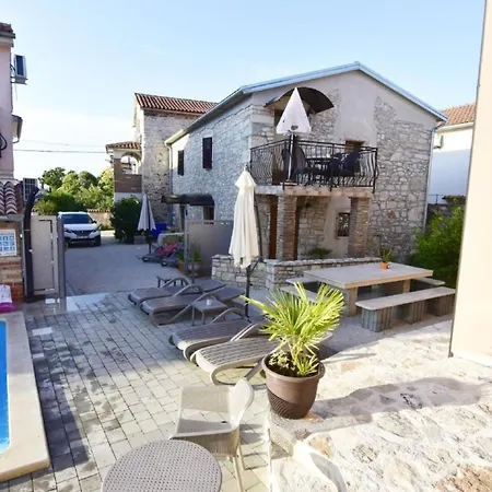 Apartman Noemi1 By Interhome Poreč