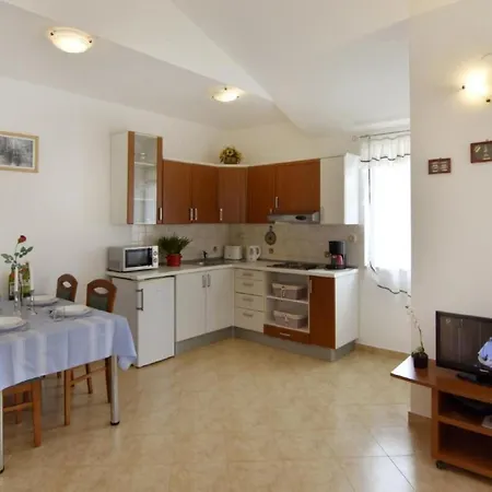 Noemi1 By Interhome Apartmán